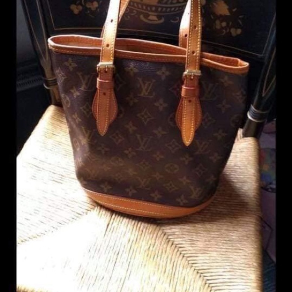 Lv bag aunthentic bag